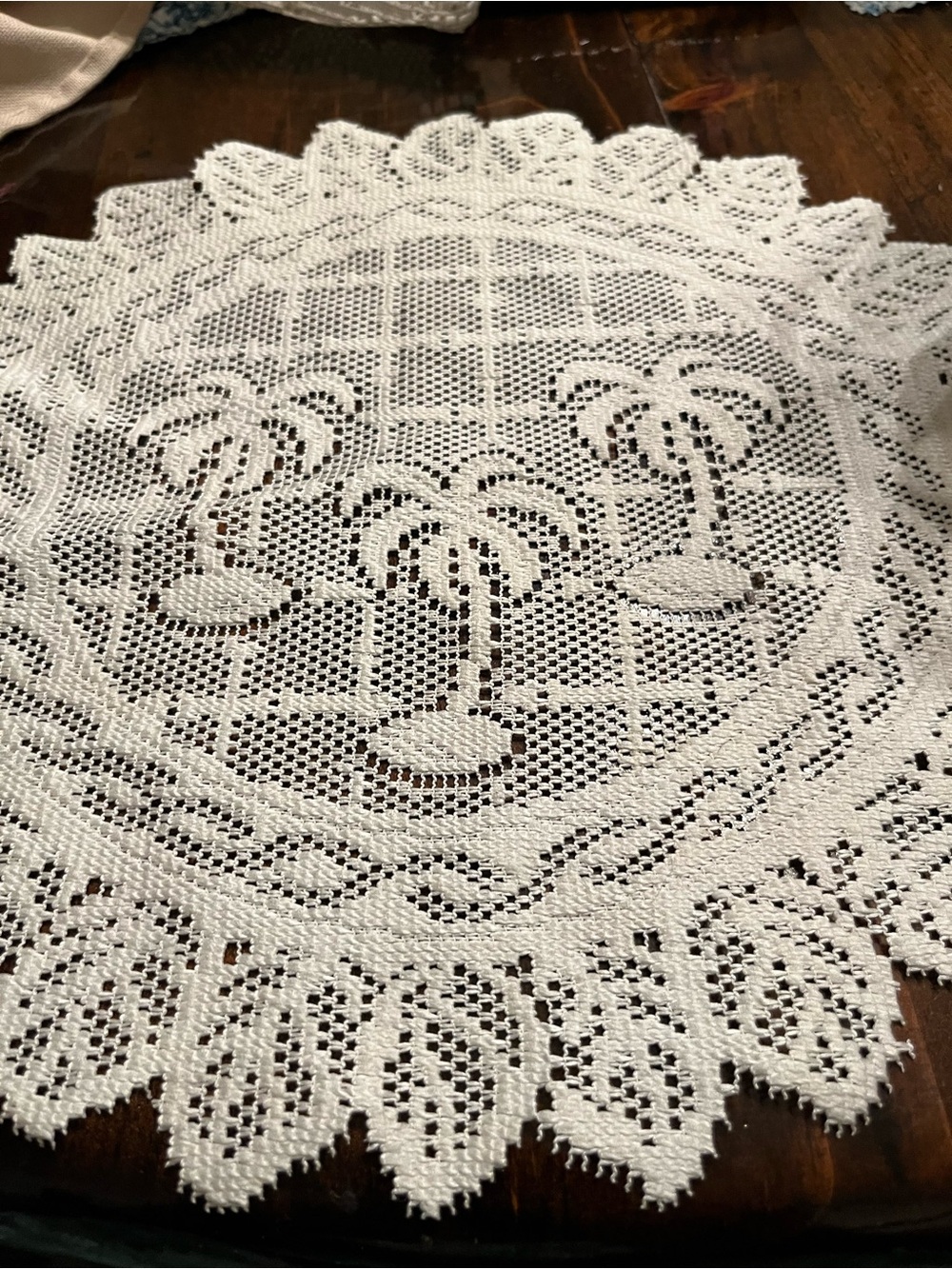 Handmade White Crochet Table Linen with Palm Tree Motif - Picture 3 of 5